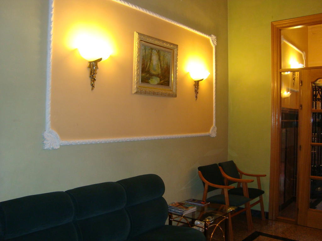 Hostal Universal Benavente Exterior photo